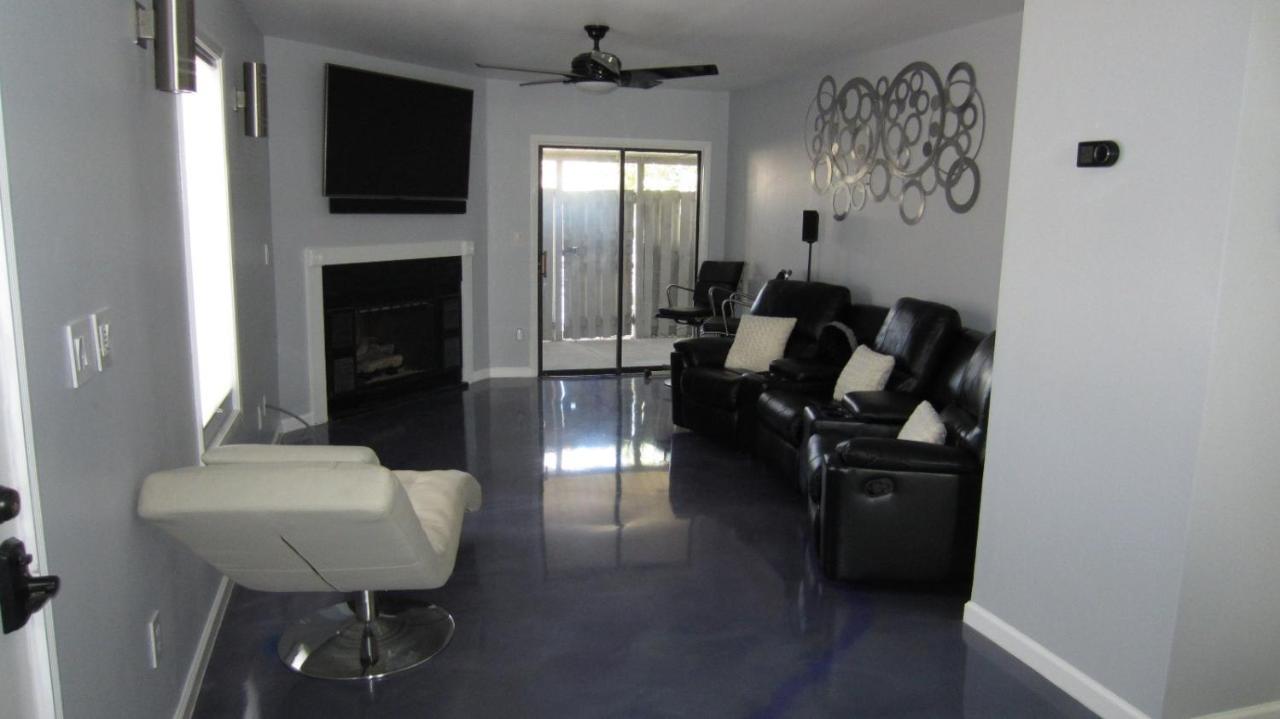 Modern/Retro Condo Highpoint Exterior foto